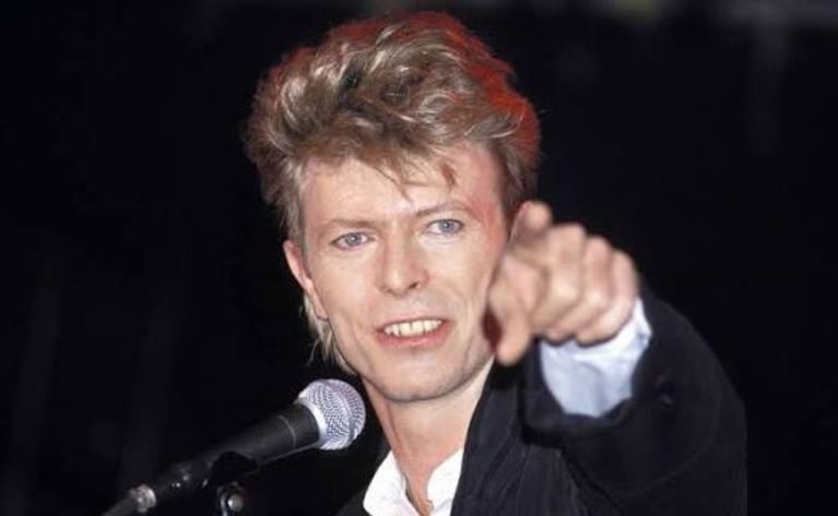 David Bowie Was Gay? The Truth About His Sexuality, Bisexuality, and the 2002 Revelation 